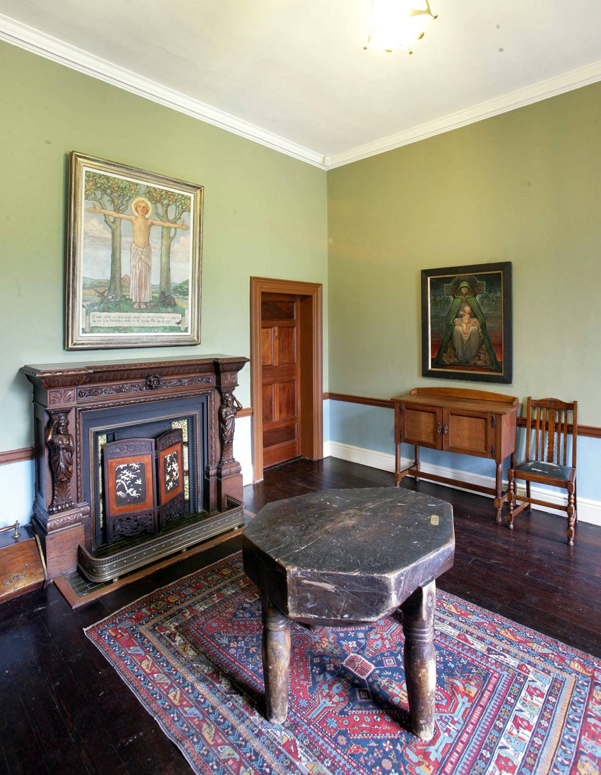 The entrance hall. ©National Monuments Service Dept of Arts, Heritage and the Gaeltacht. 