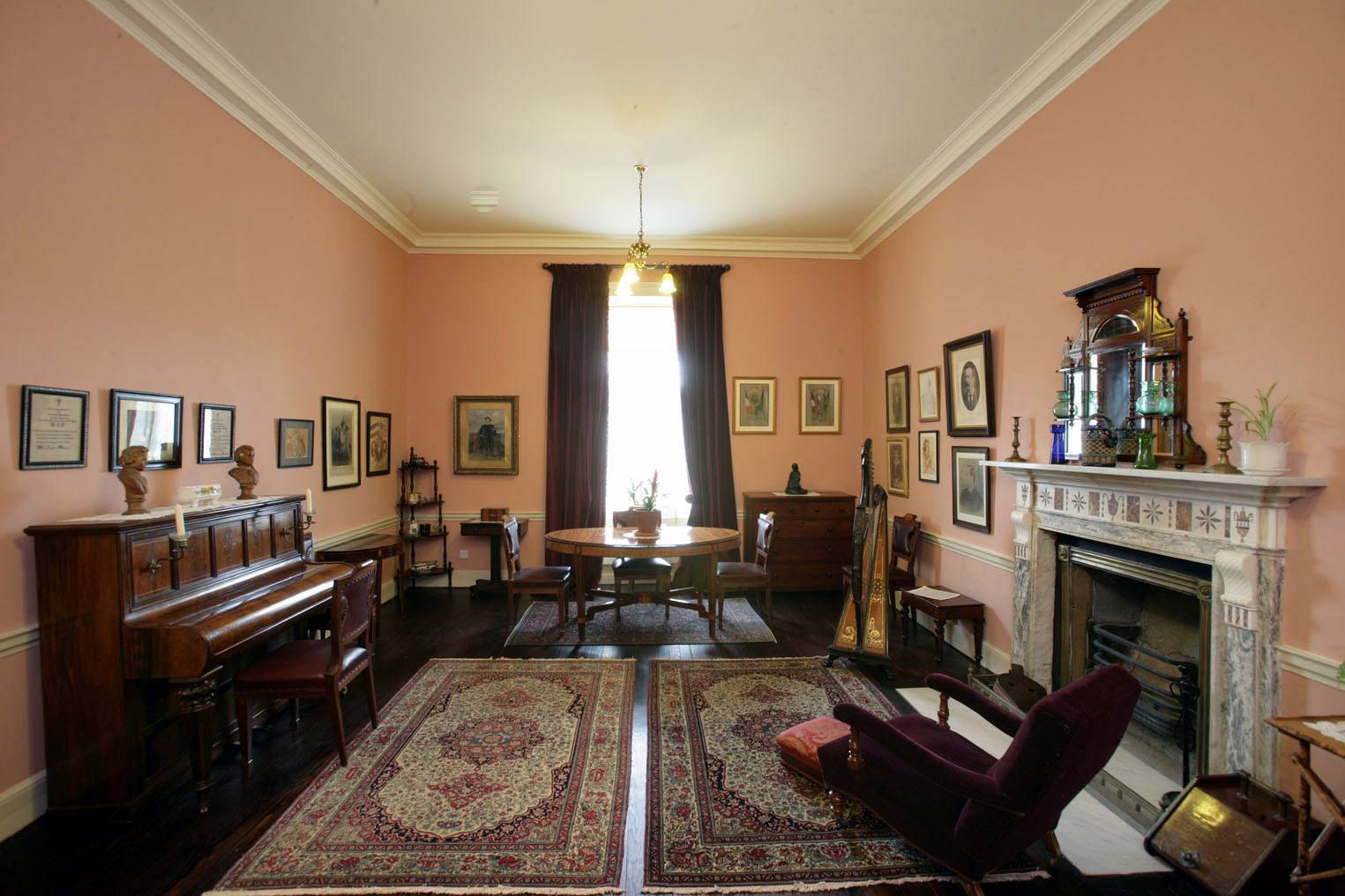 The Sitting Room. ©National Monuments Service Dept of Arts, Heritage and the Gaeltacht. 